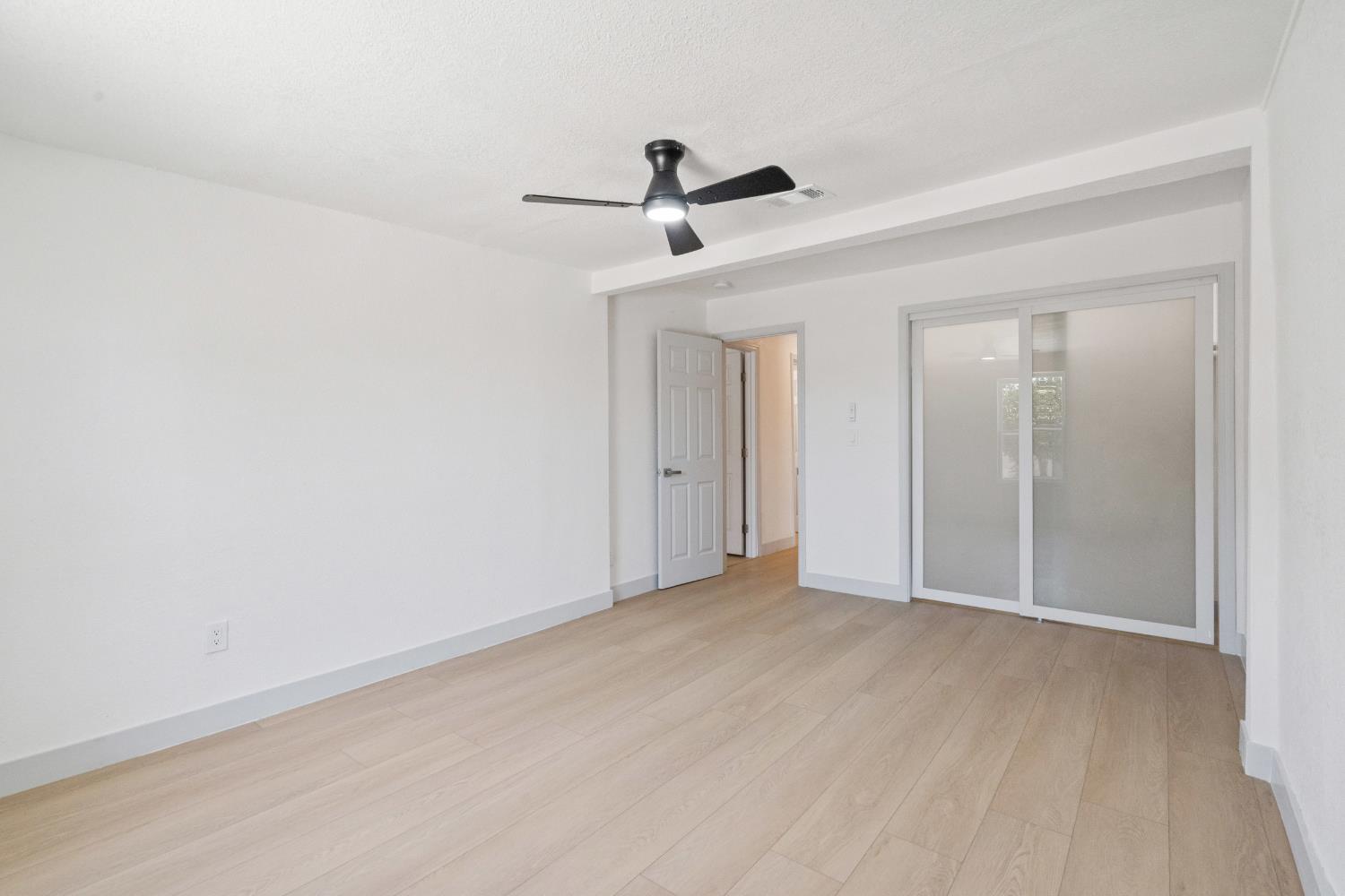 1554 W Thomas Ave, Fresno, CA 93728