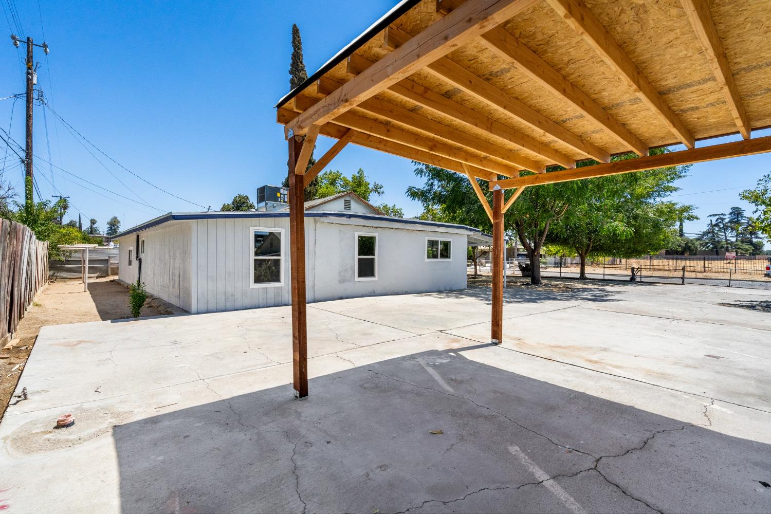 1554 W Thomas Ave, Fresno, CA 93728