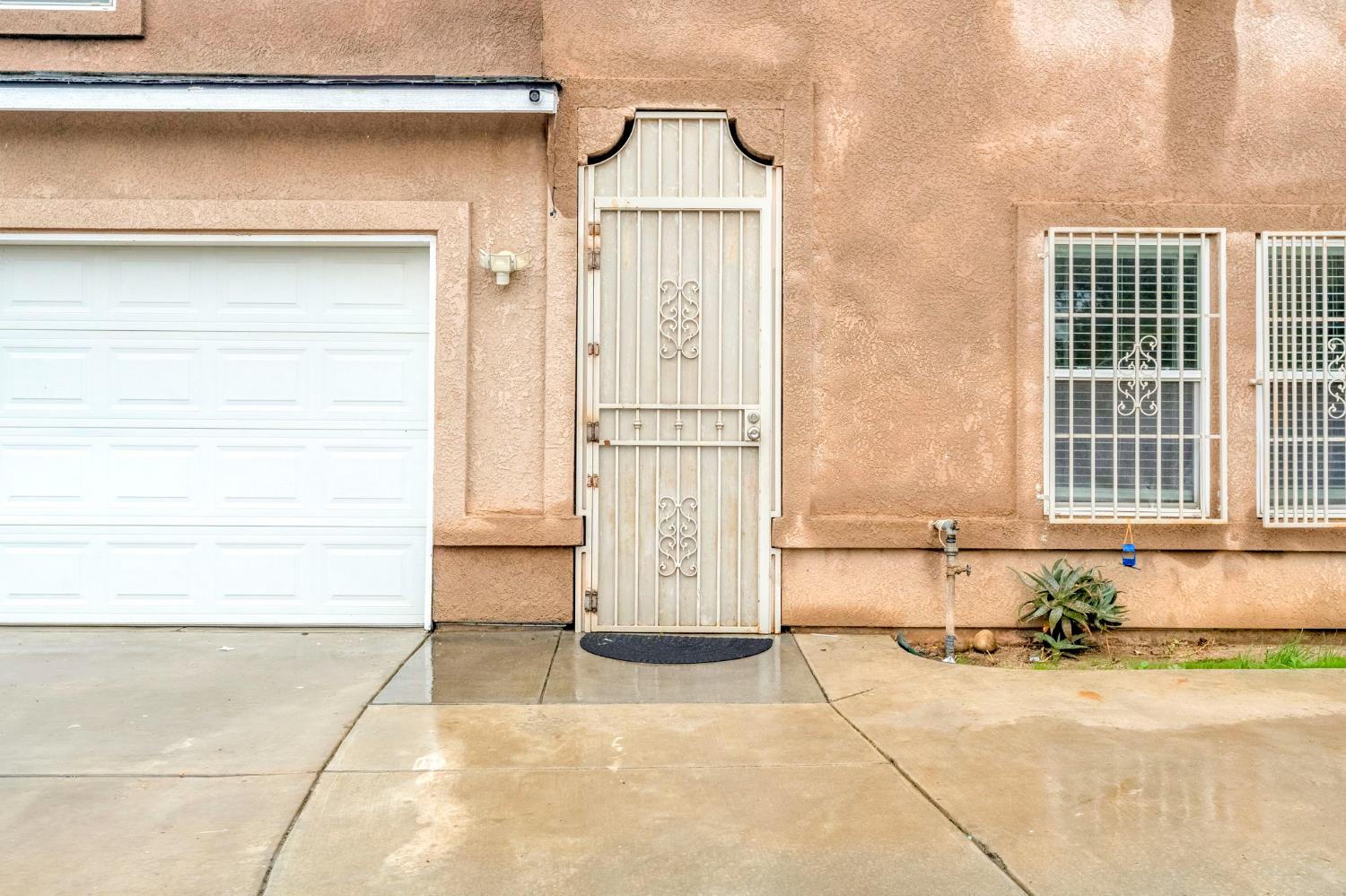 2061 S 7Th St, Fresno, CA 93702