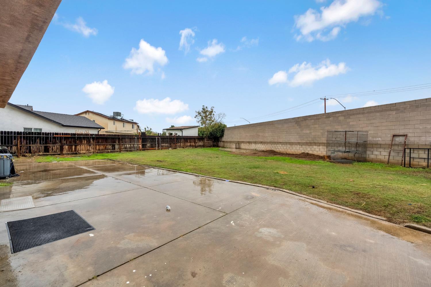 2061 S 7Th St, Fresno, CA 93702