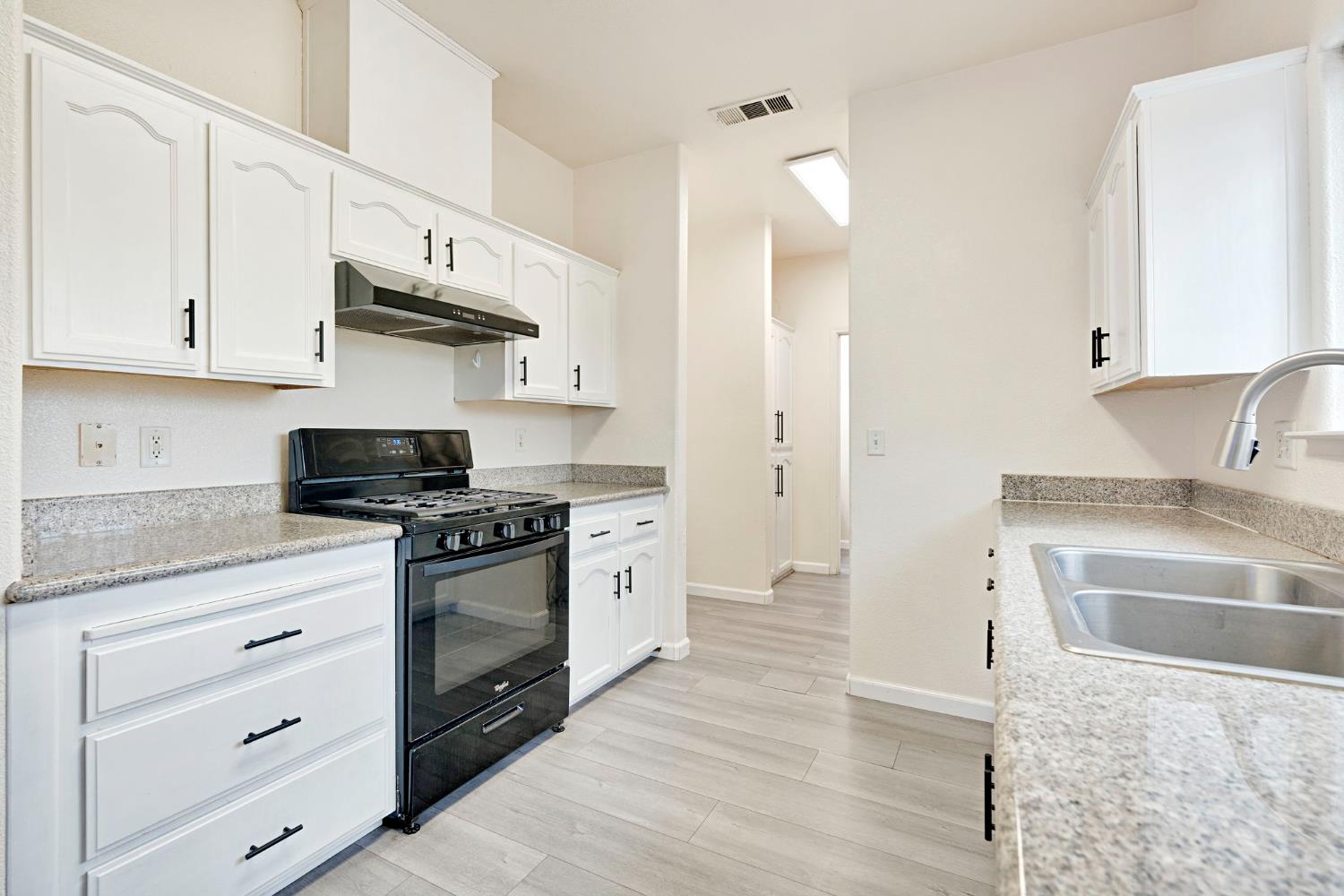 2061 S 7Th St, Fresno, CA 93702