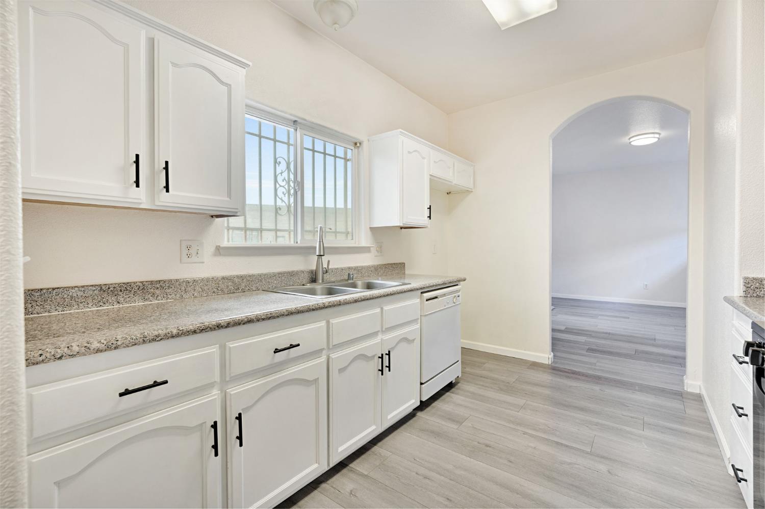 2061 S 7Th St, Fresno, CA 93702