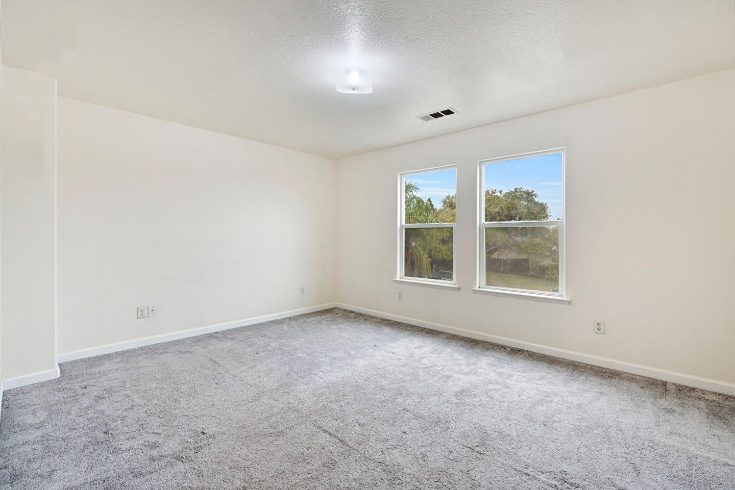 2061 S 7Th St, Fresno, CA 93702