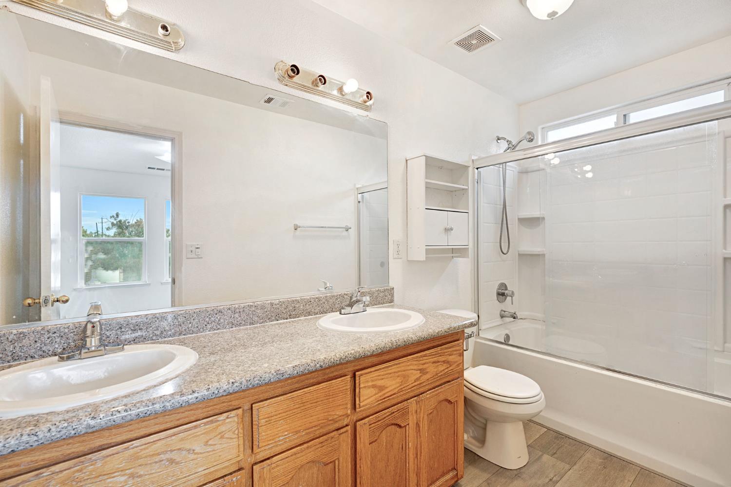 2061 S 7Th St, Fresno, CA 93702