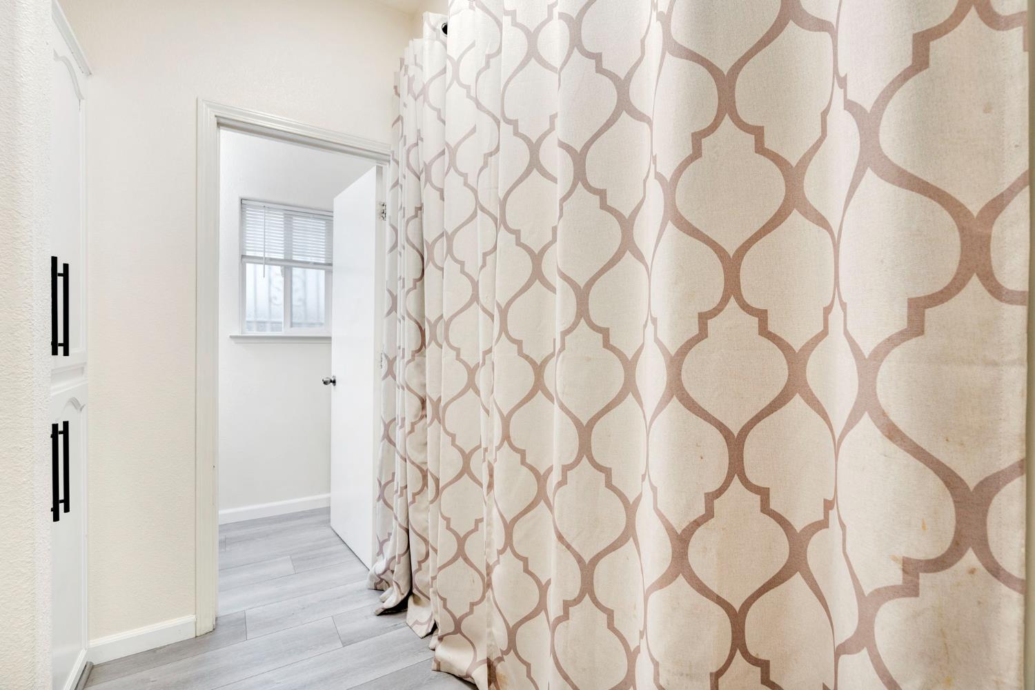 2061 S 7Th St, Fresno, CA 93702