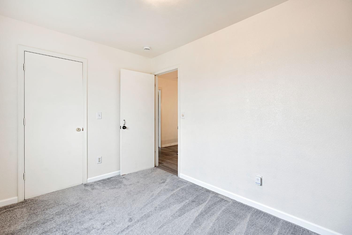 2061 S 7Th St, Fresno, CA 93702