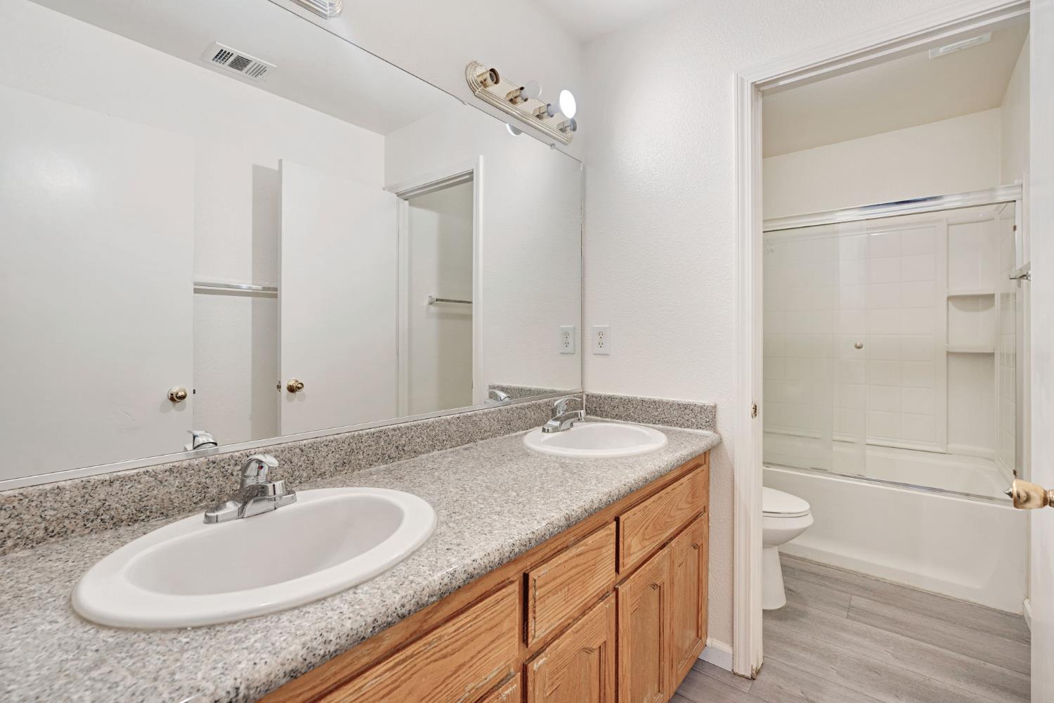 2061 S 7Th St, Fresno, CA 93702