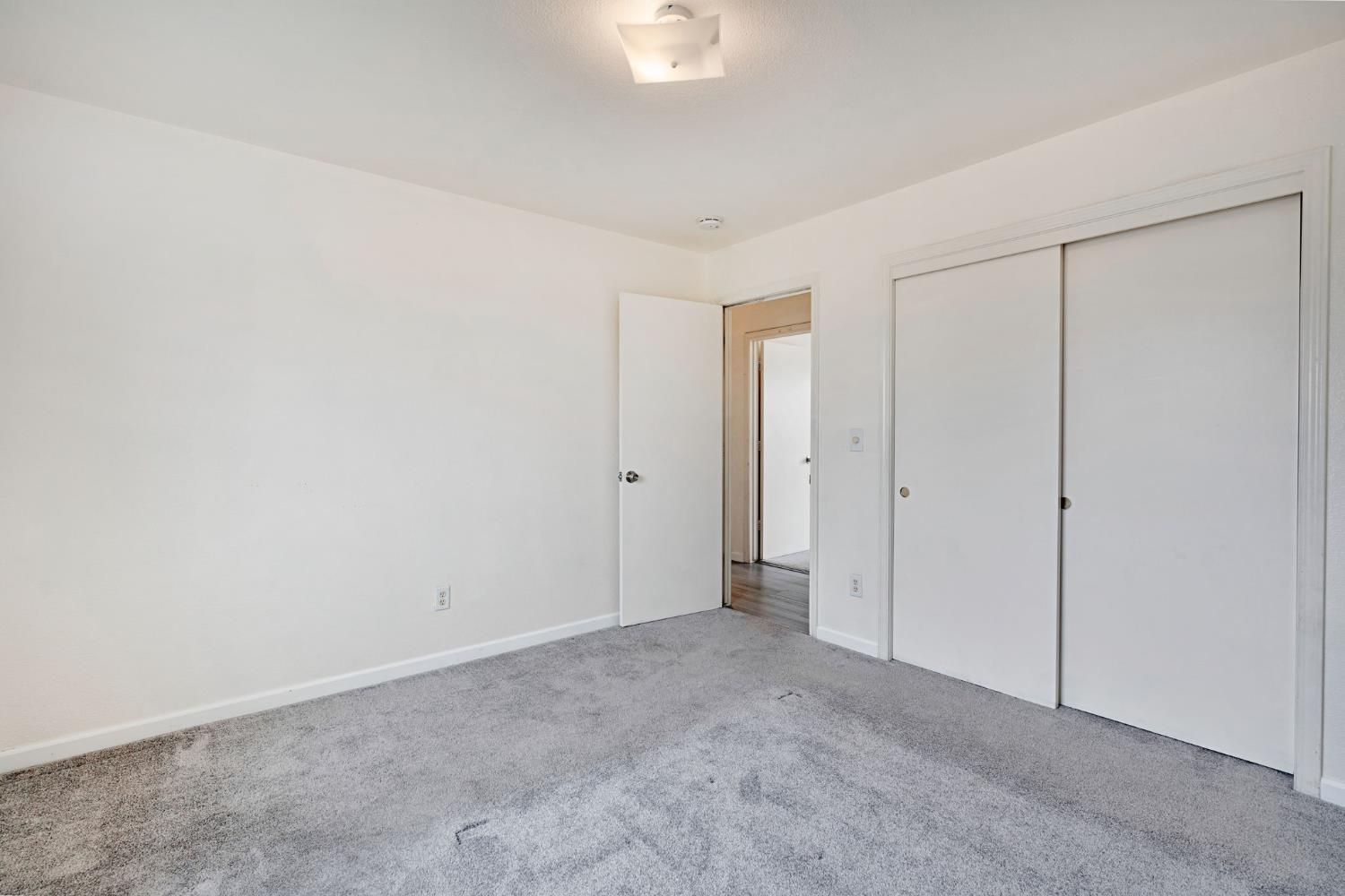 2061 S 7Th St, Fresno, CA 93702