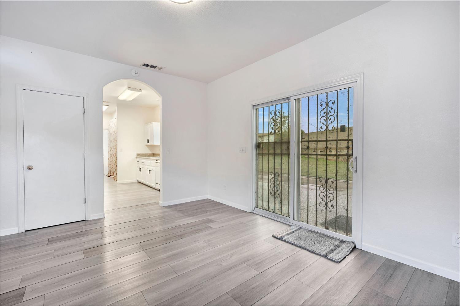 2061 S 7Th St, Fresno, CA 93702