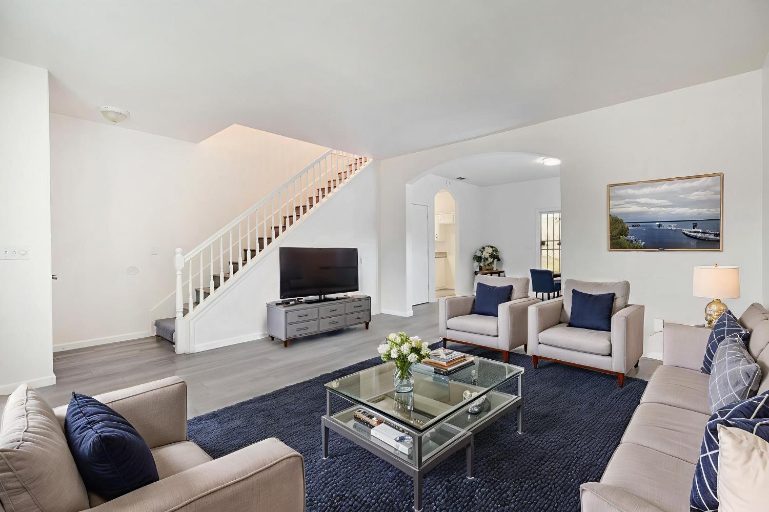 2061 S 7Th St, Fresno, CA 93702