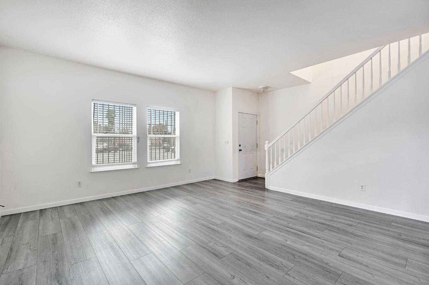 2061 S 7Th St, Fresno, CA 93702