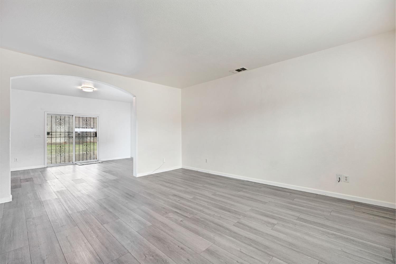 2061 S 7Th St, Fresno, CA 93702