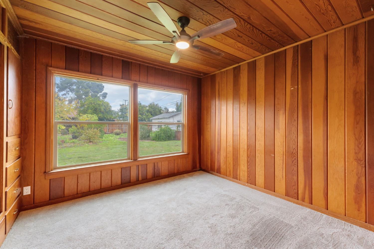 935 S Park Circle Dr, Fresno, CA 93727