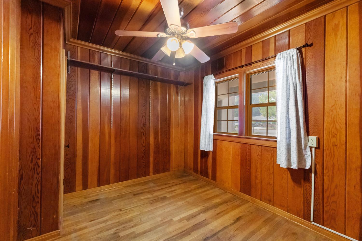 935 S Park Circle Dr, Fresno, CA 93727