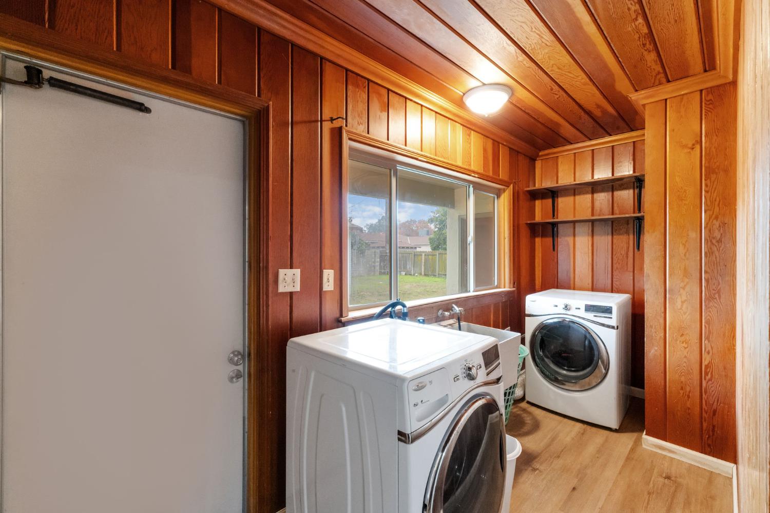 935 S Park Circle Dr, Fresno, CA 93727