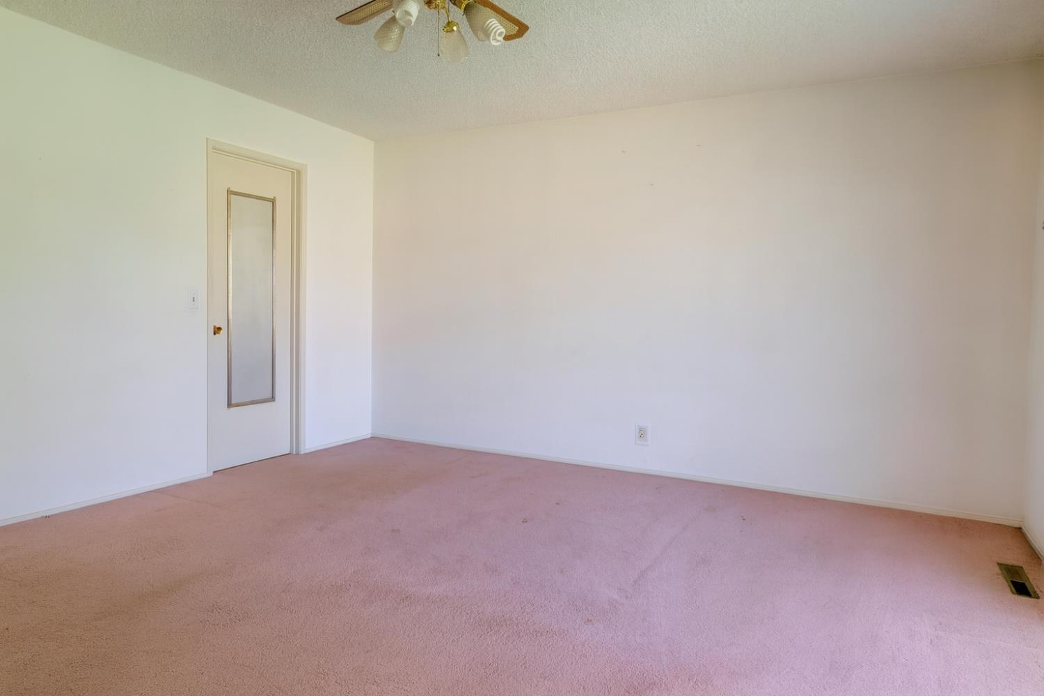 1418 W Palo Alto Ave, Fresno, CA 93711