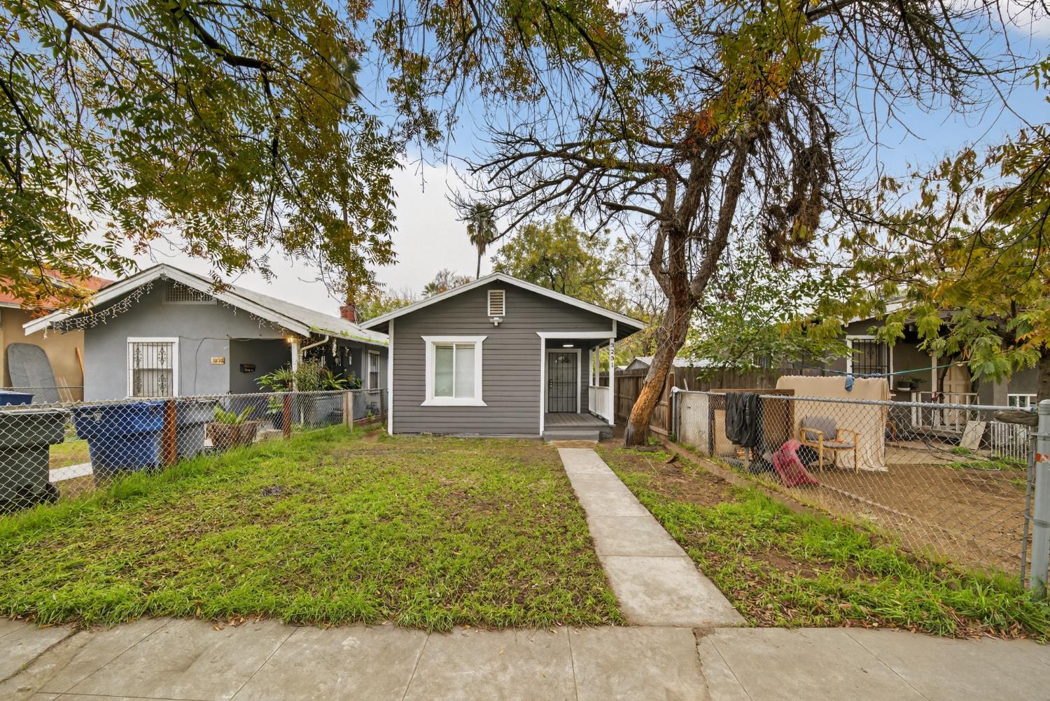 3231 E Townsend Ave, Fresno, CA 93702