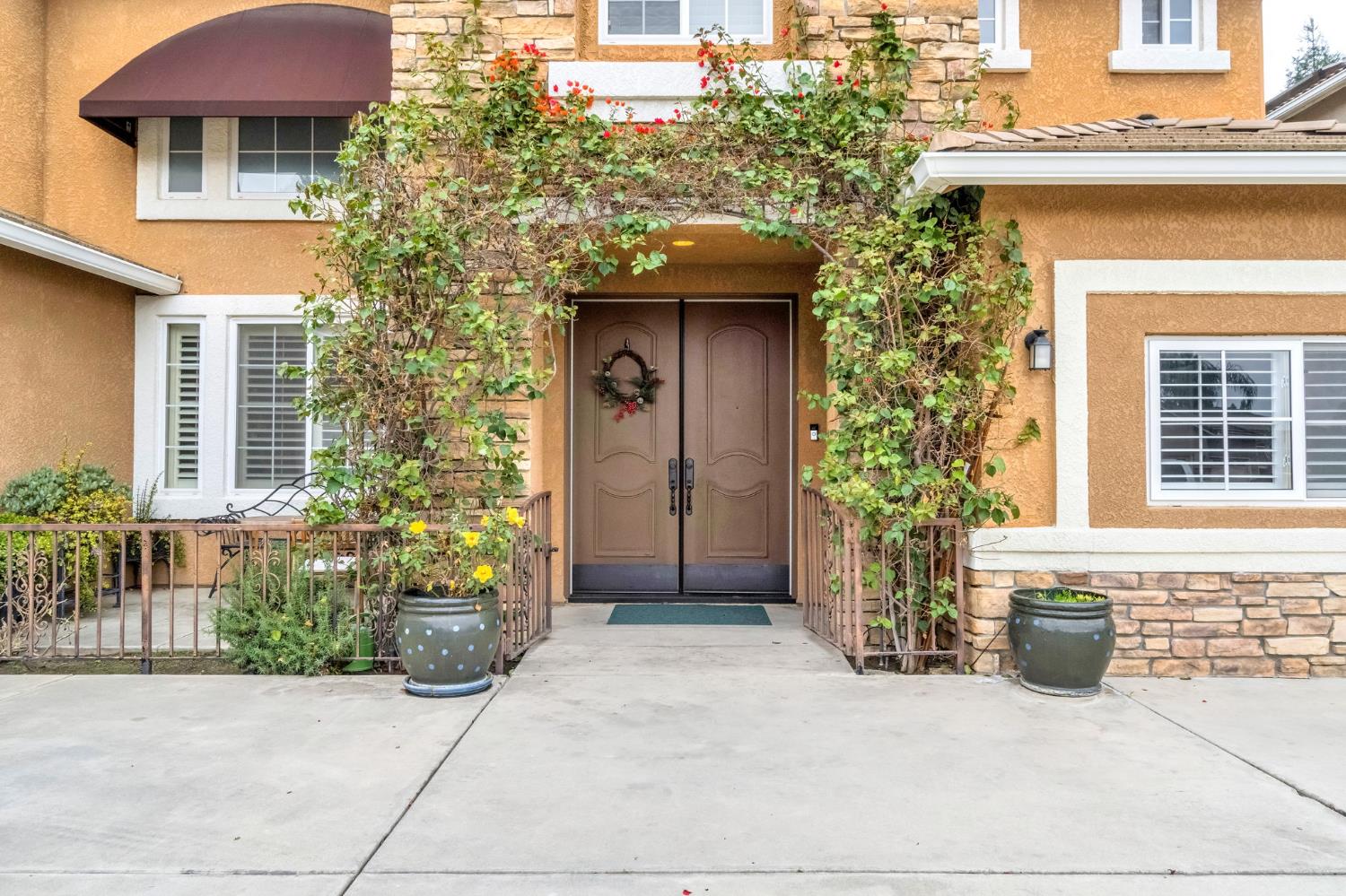 2524 E Granada Ave, Fresno, CA 93720