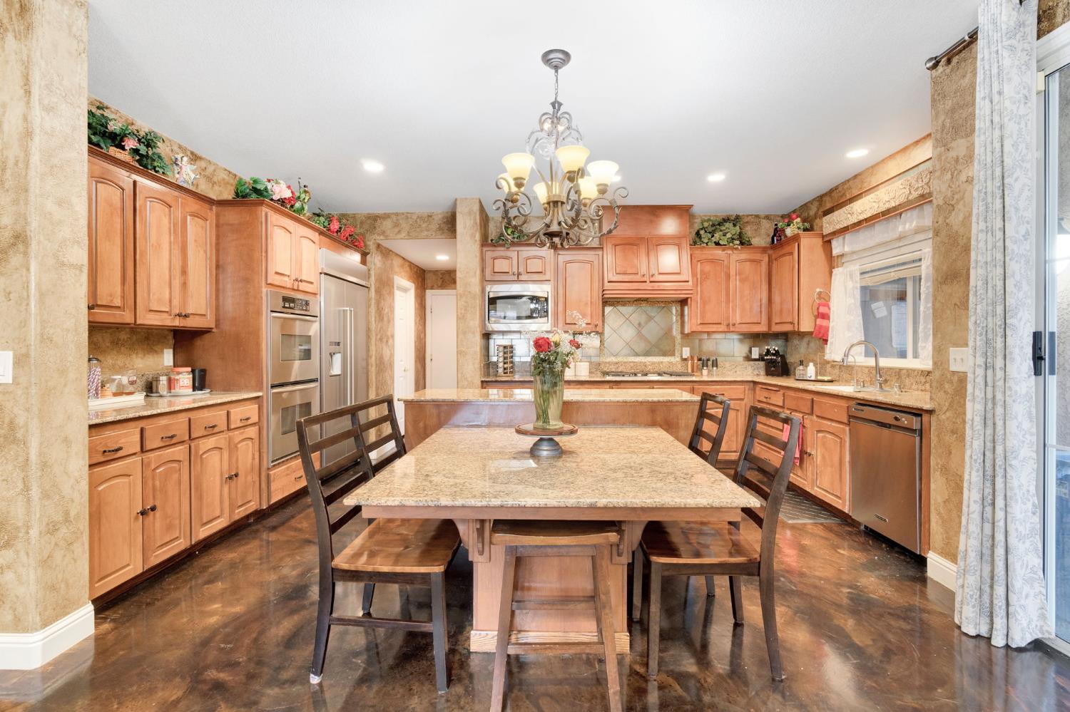 2524 E Granada Ave, Fresno, CA 93720