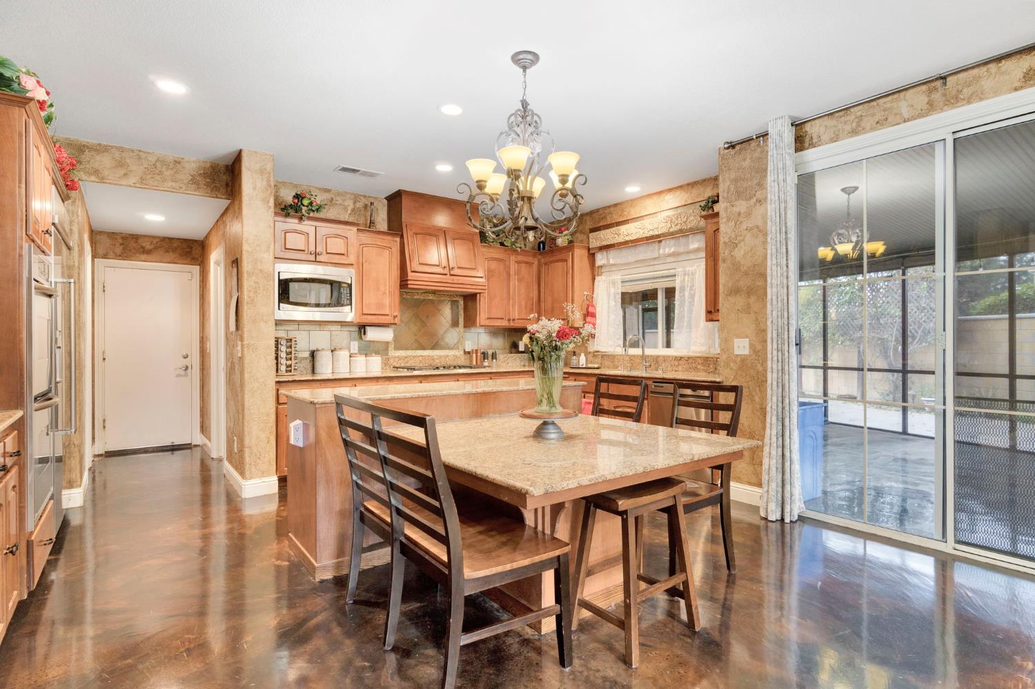 2524 E Granada Ave, Fresno, CA 93720