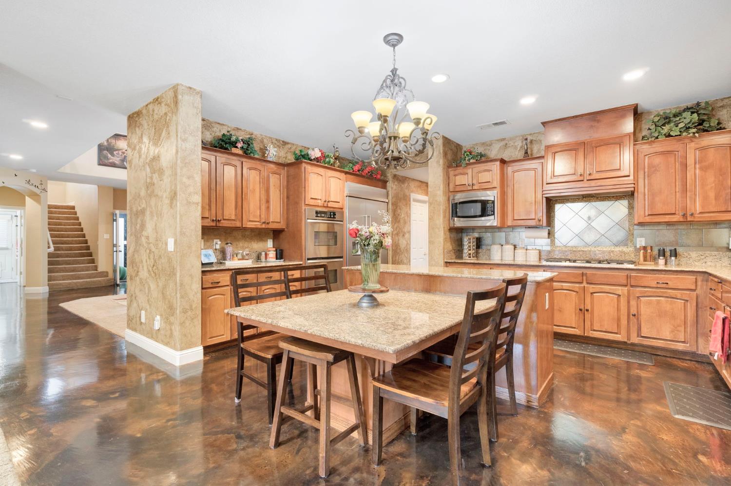 2524 E Granada Ave, Fresno, CA 93720