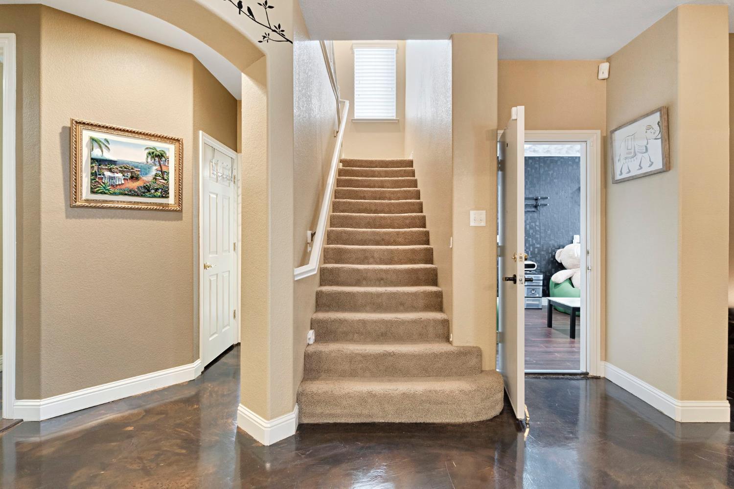 2524 E Granada Ave, Fresno, CA 93720