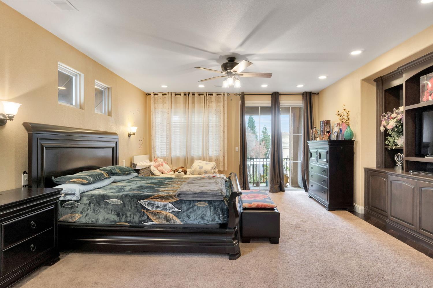 2524 E Granada Ave, Fresno, CA 93720