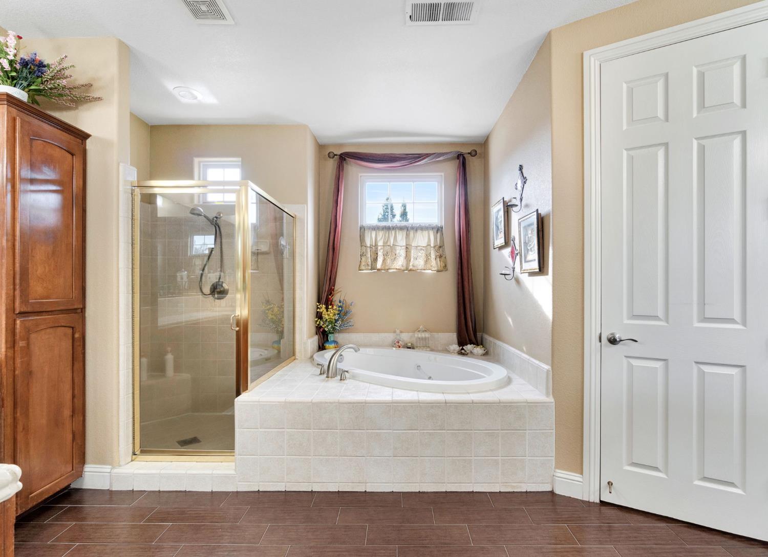 2524 E Granada Ave, Fresno, CA 93720