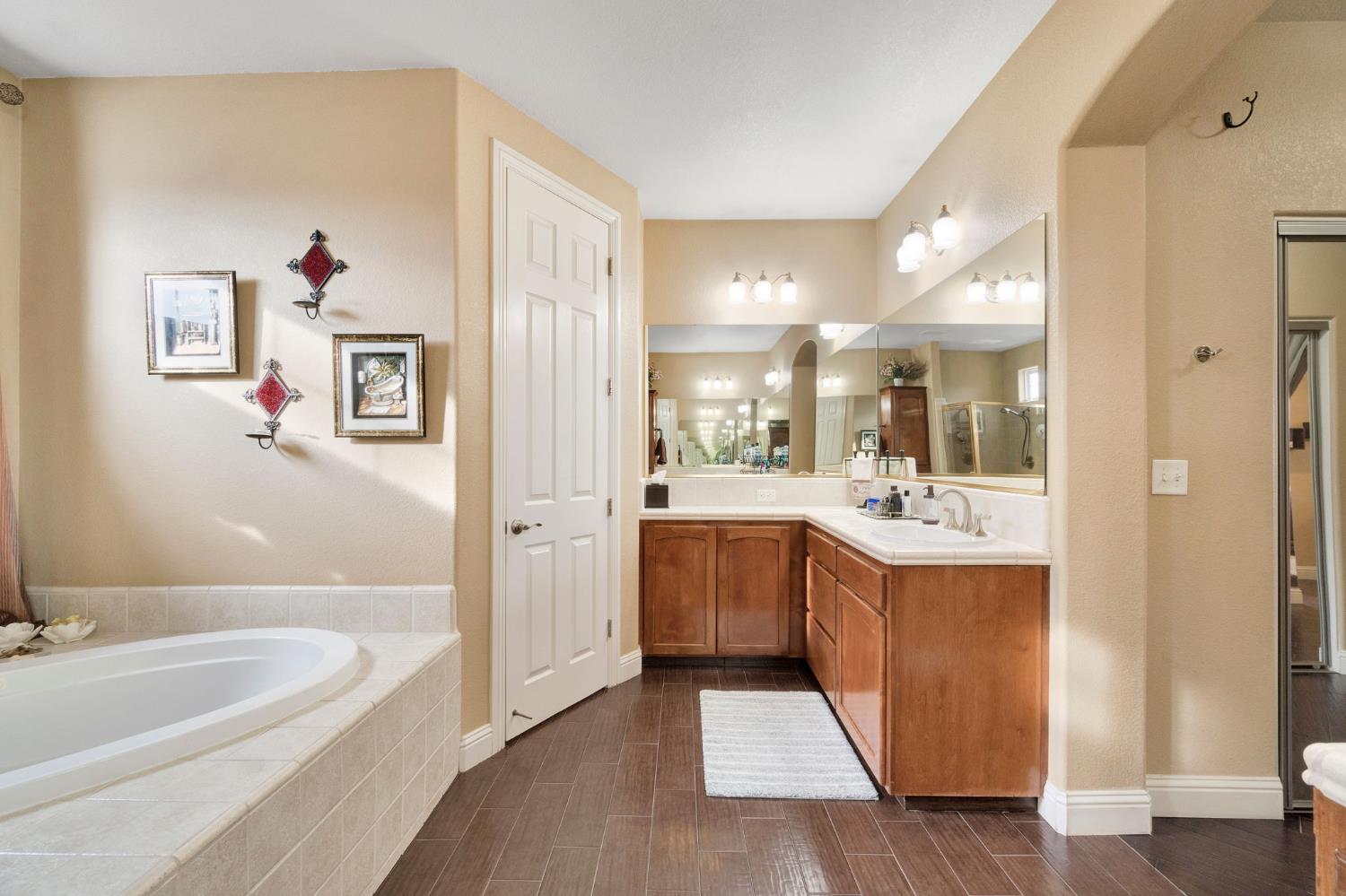 2524 E Granada Ave, Fresno, CA 93720