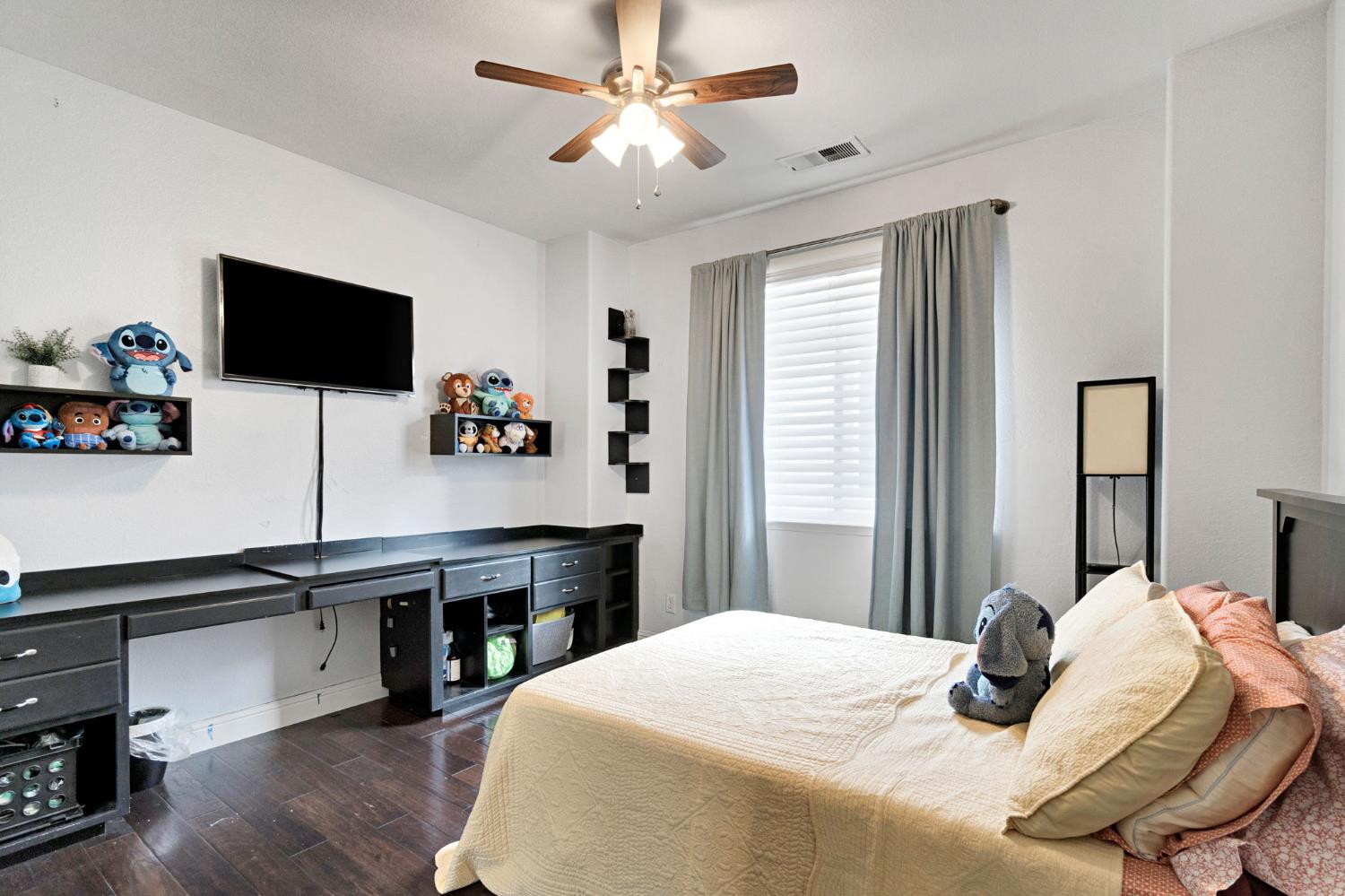 2524 E Granada Ave, Fresno, CA 93720