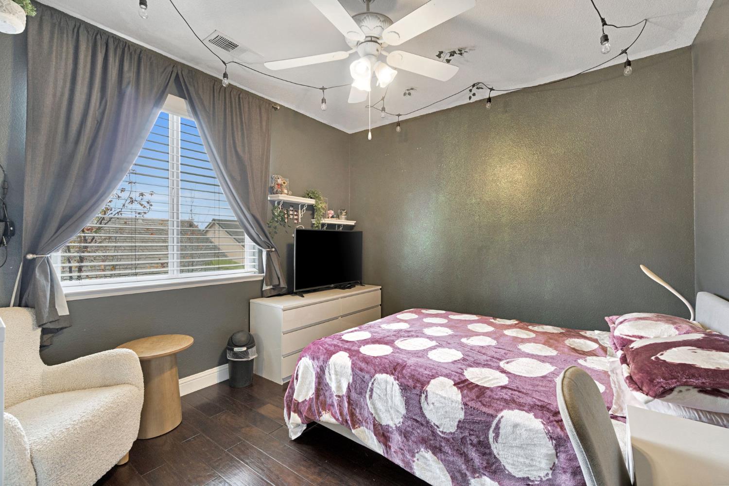 2524 E Granada Ave, Fresno, CA 93720