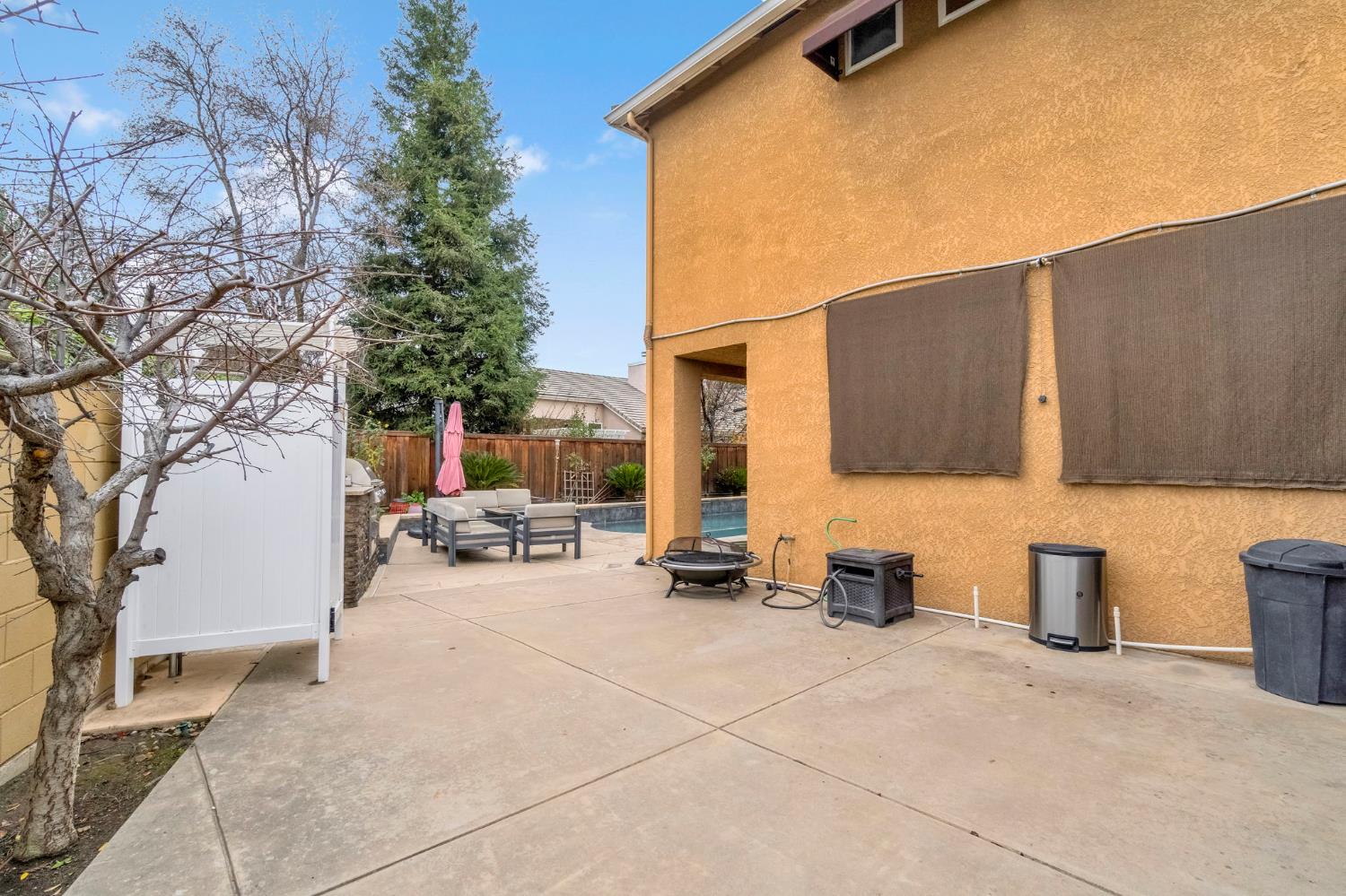 2524 E Granada Ave, Fresno, CA 93720