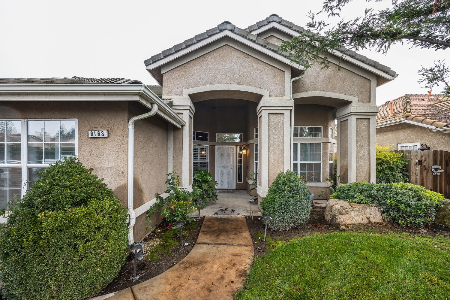 6168 N Stockdale Dr, Fresno, CA 93722