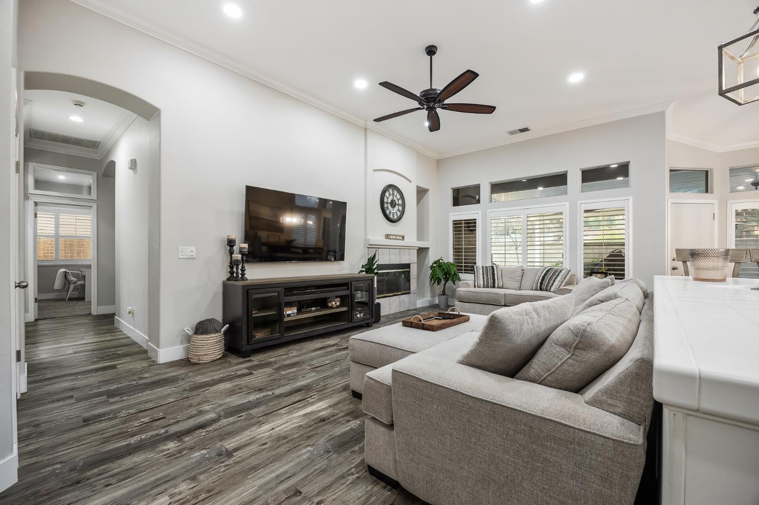 6168 N Stockdale Dr, Fresno, CA 93722