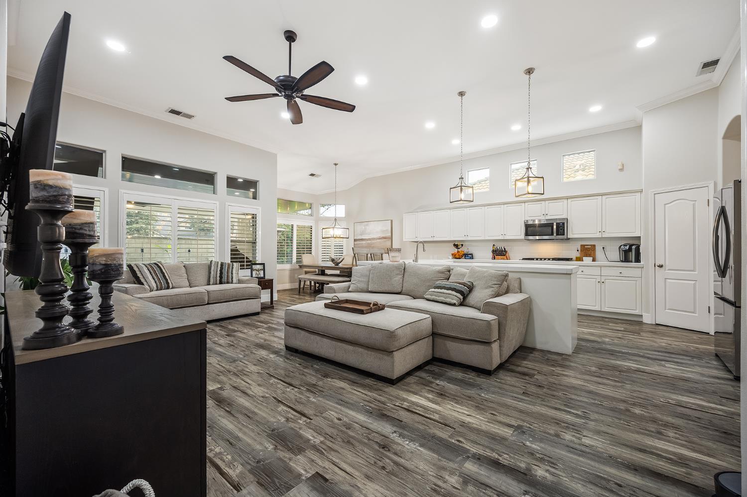 6168 N Stockdale Dr, Fresno, CA 93722