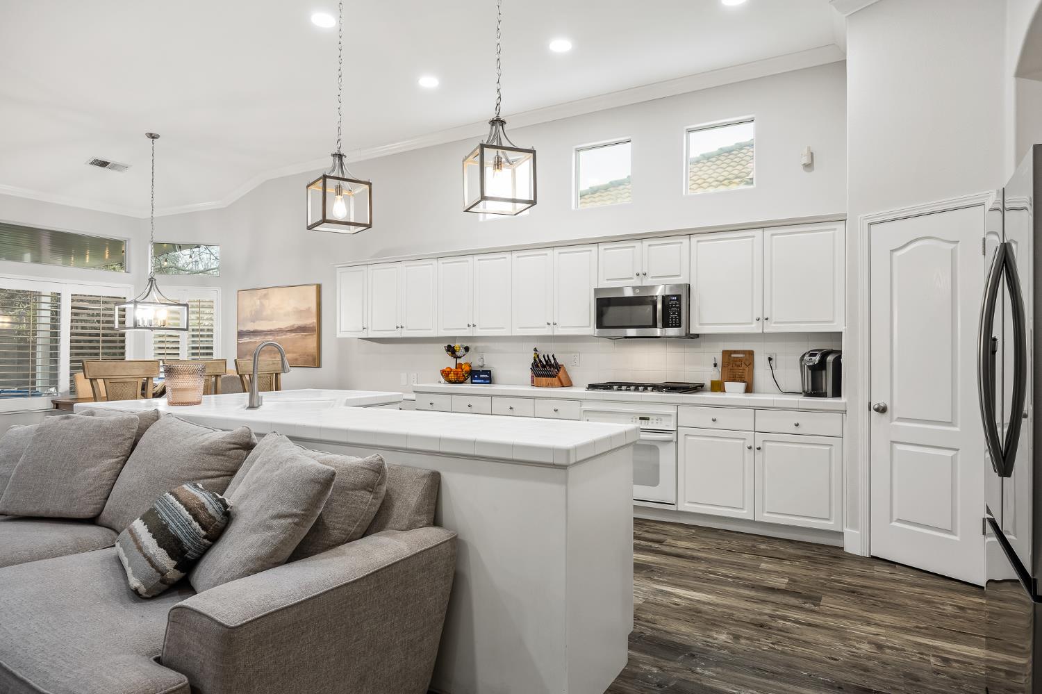 6168 N Stockdale Dr, Fresno, CA 93722