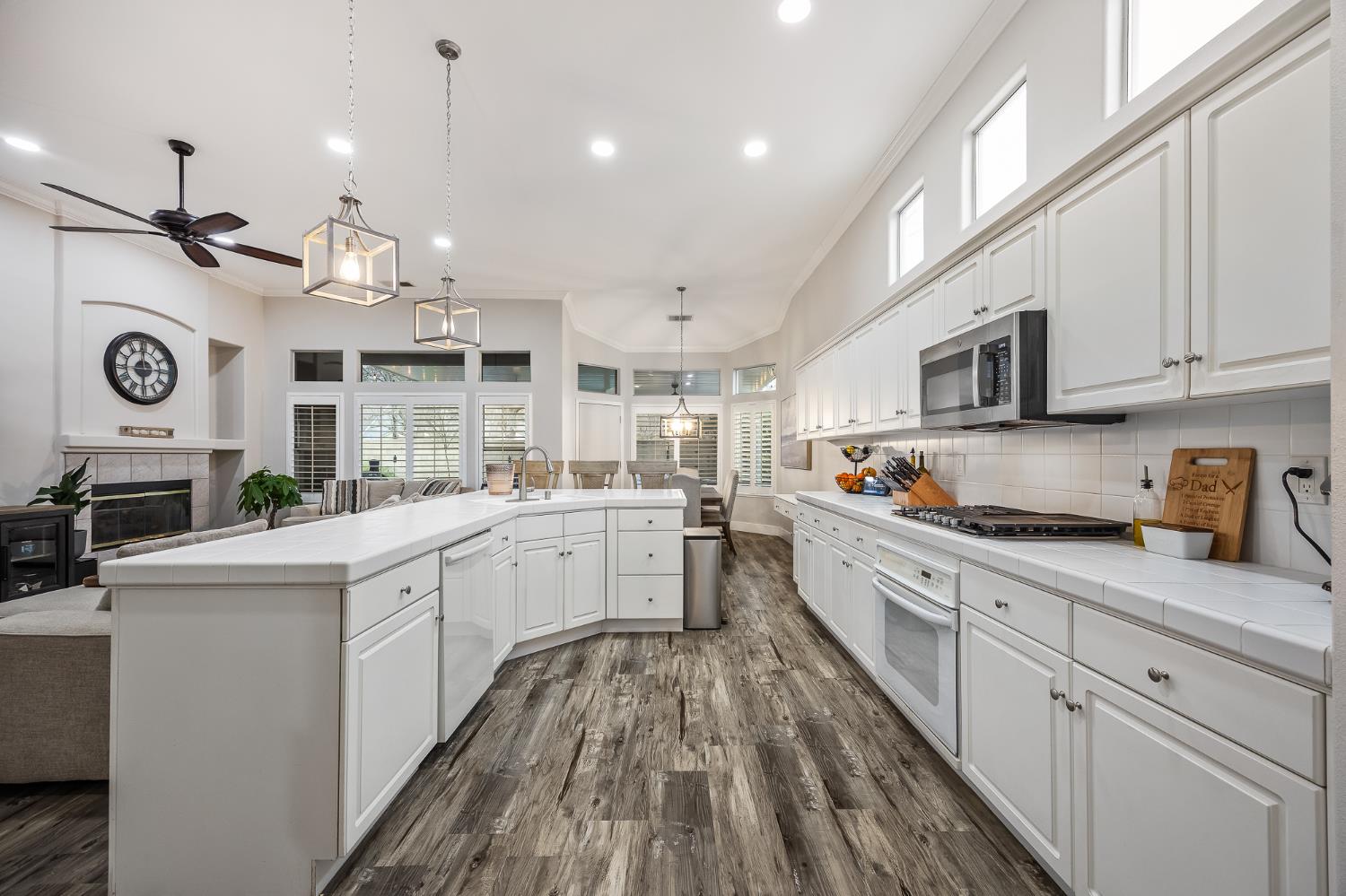 6168 N Stockdale Dr, Fresno, CA 93722