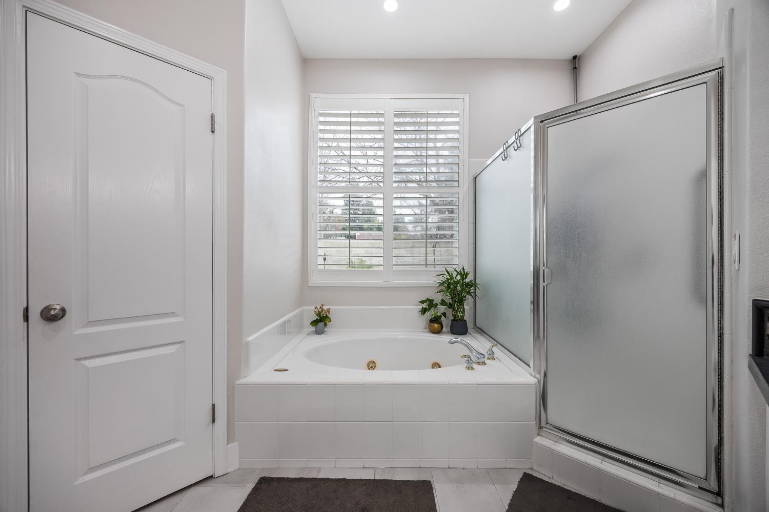 6168 N Stockdale Dr, Fresno, CA 93722