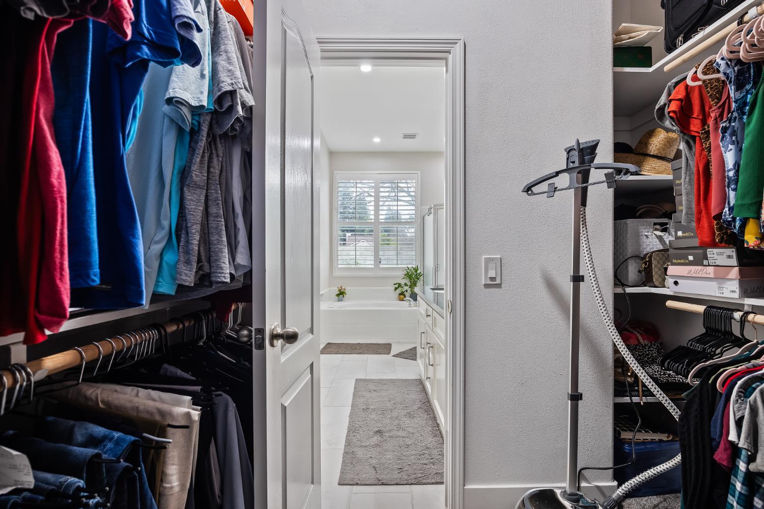 6168 N Stockdale Dr, Fresno, CA 93722