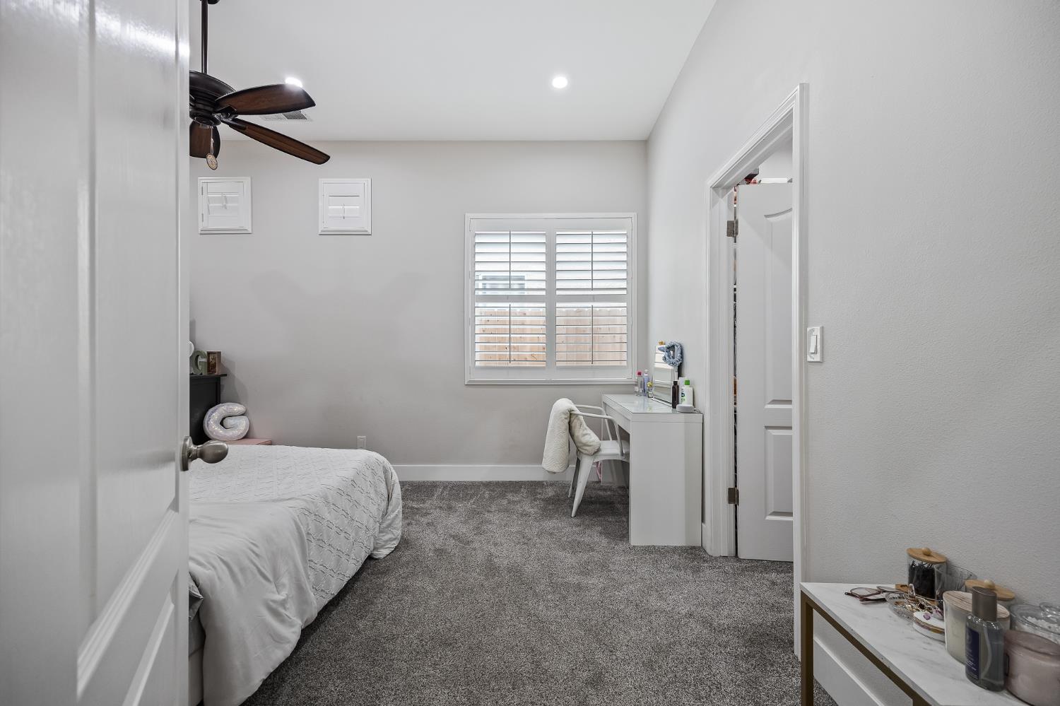 6168 N Stockdale Dr, Fresno, CA 93722