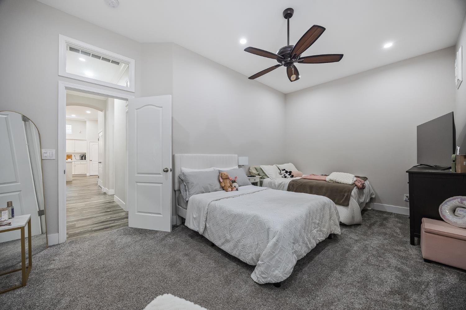 6168 N Stockdale Dr, Fresno, CA 93722