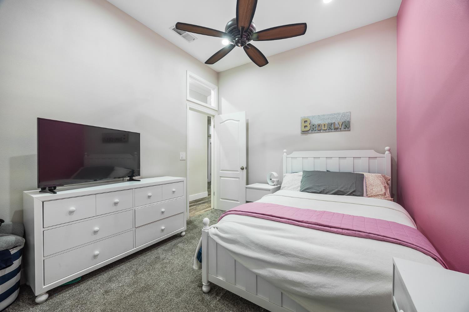 6168 N Stockdale Dr, Fresno, CA 93722