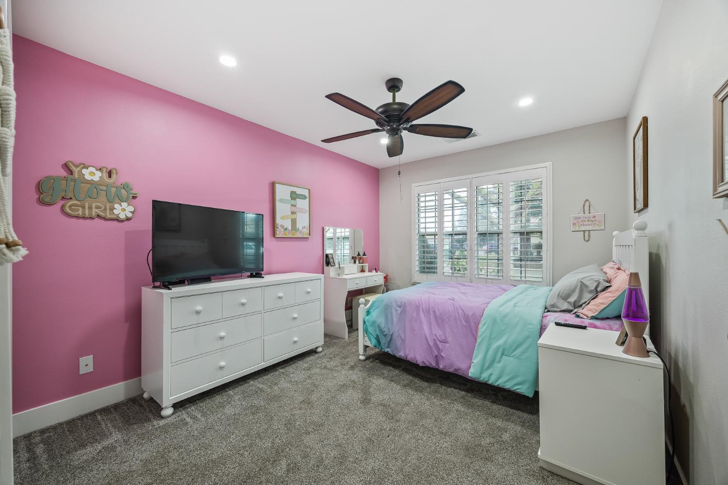 6168 N Stockdale Dr, Fresno, CA 93722