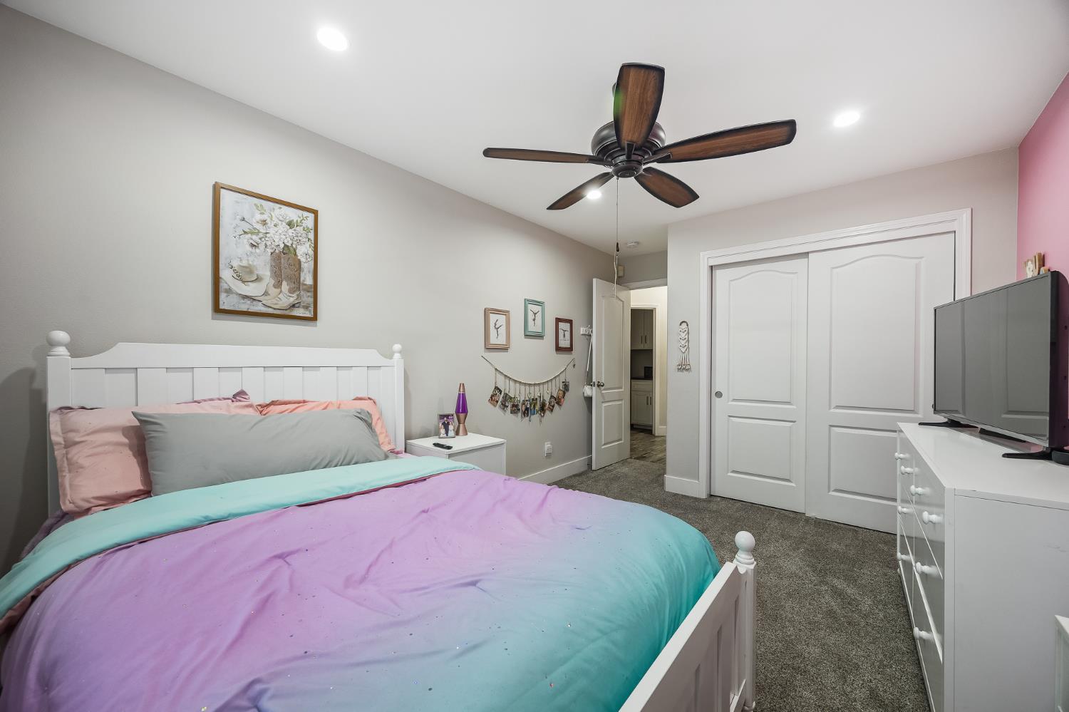 6168 N Stockdale Dr, Fresno, CA 93722