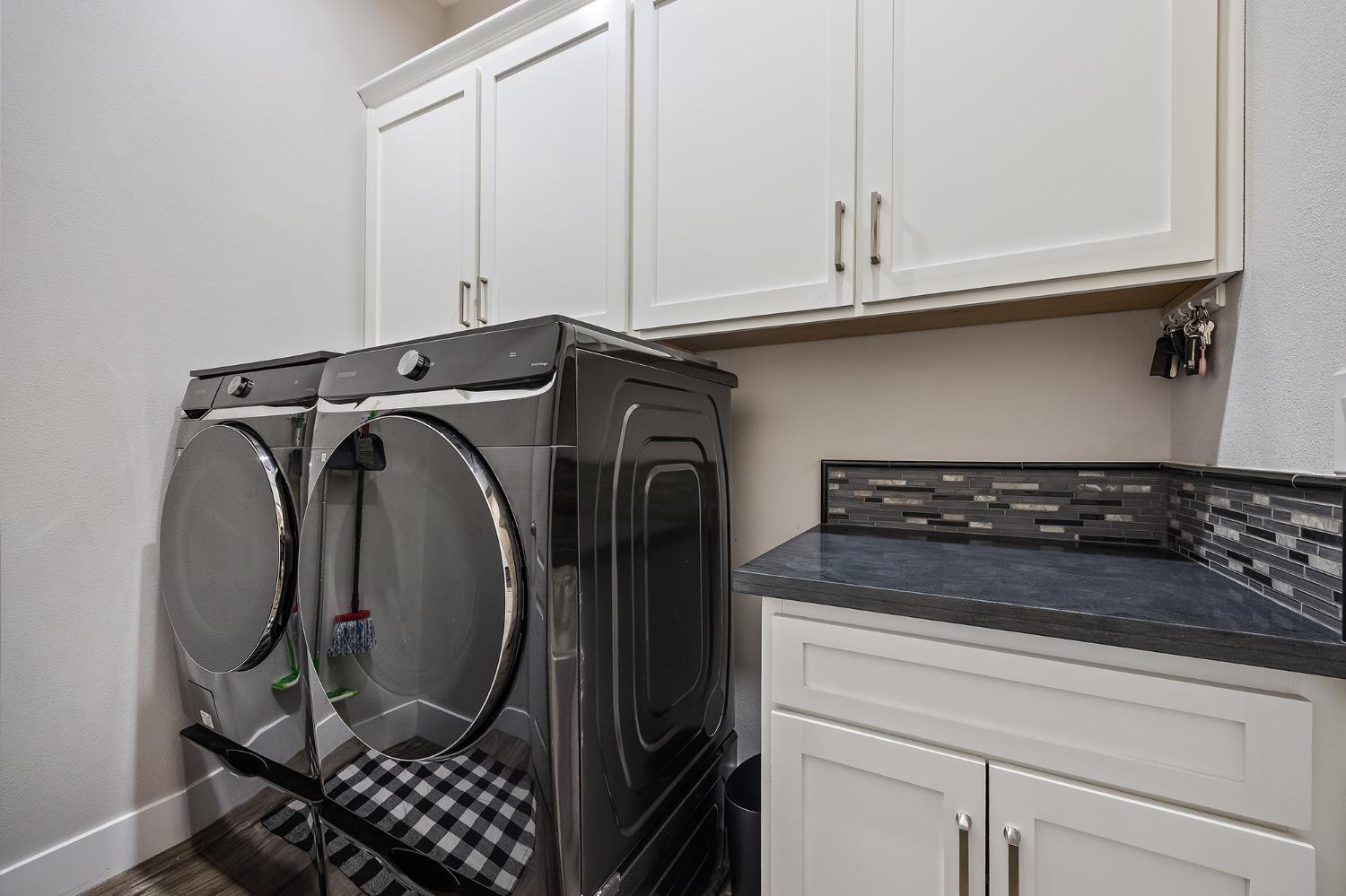 6168 N Stockdale Dr, Fresno, CA 93722