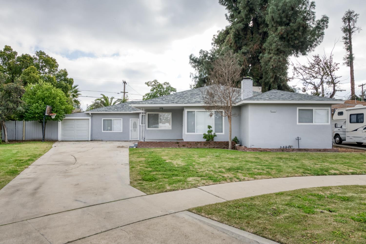 3938 E Michigan Ave, Fresno, CA 93703
