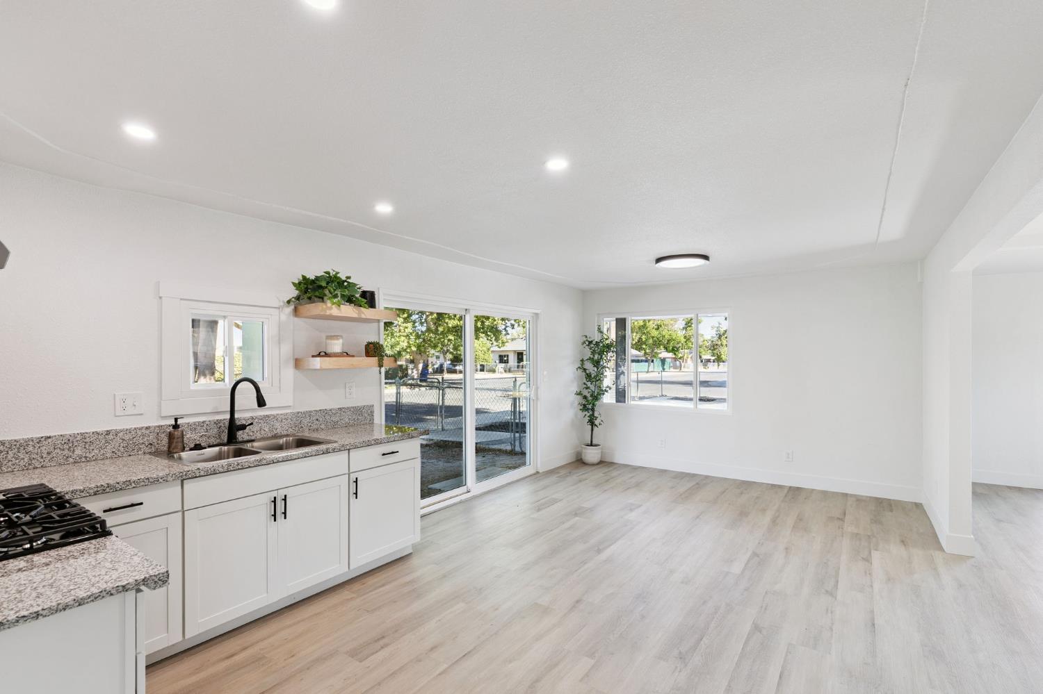 4749 E Montecito Ave, Fresno, CA 93702