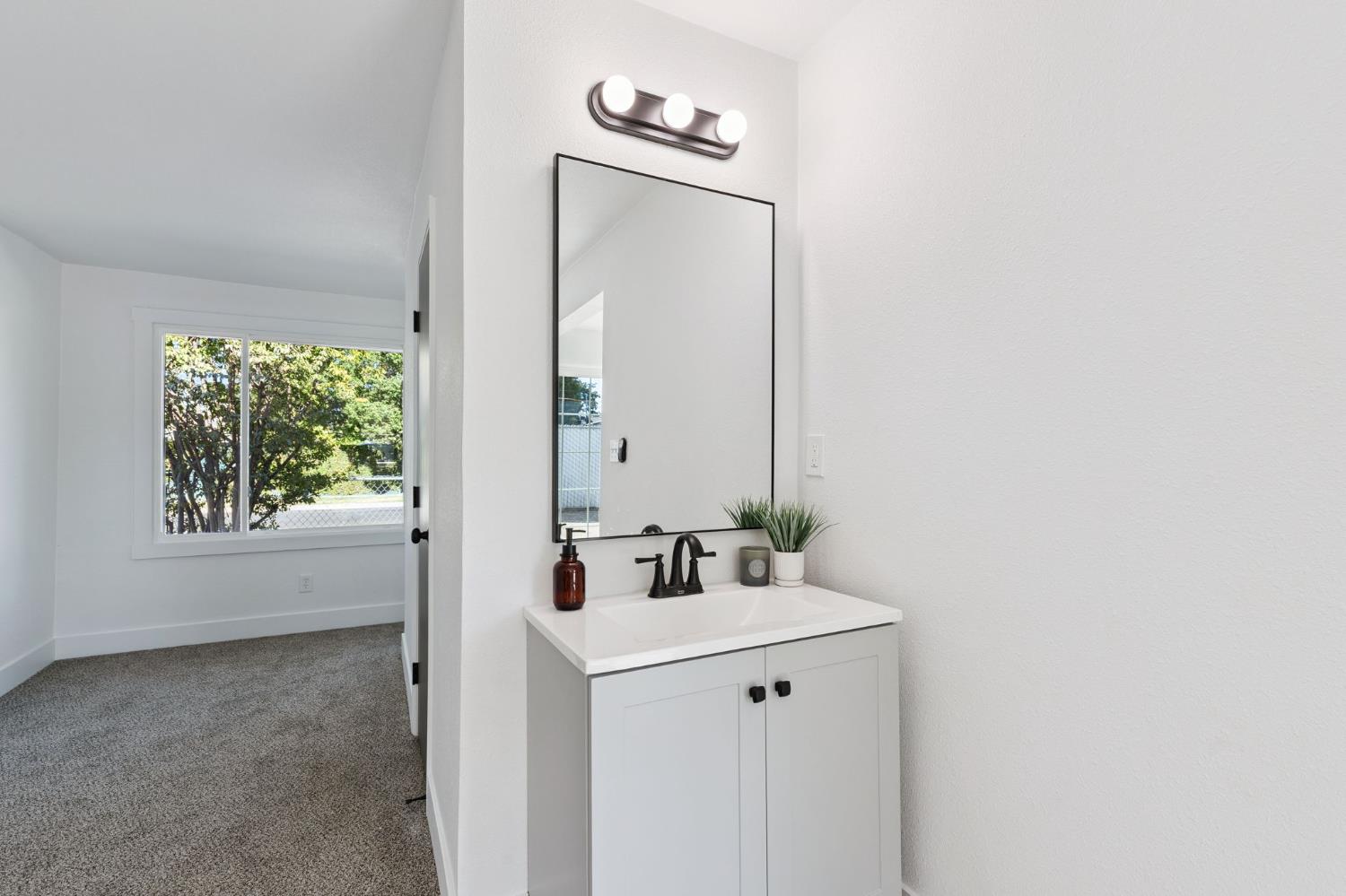 4749 E Montecito Ave, Fresno, CA 93702