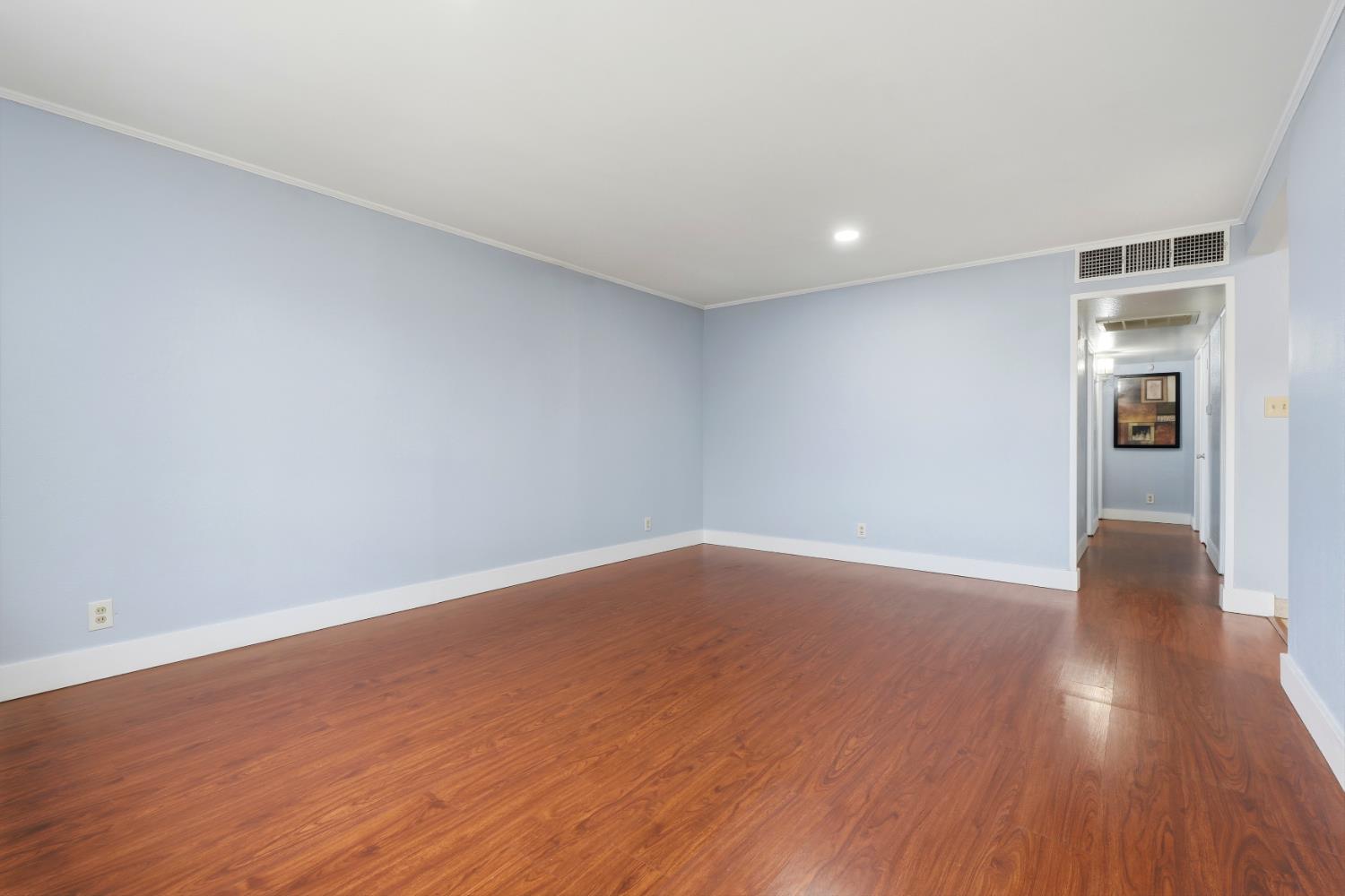 2826 E Hampton Way, Fresno, CA 93726