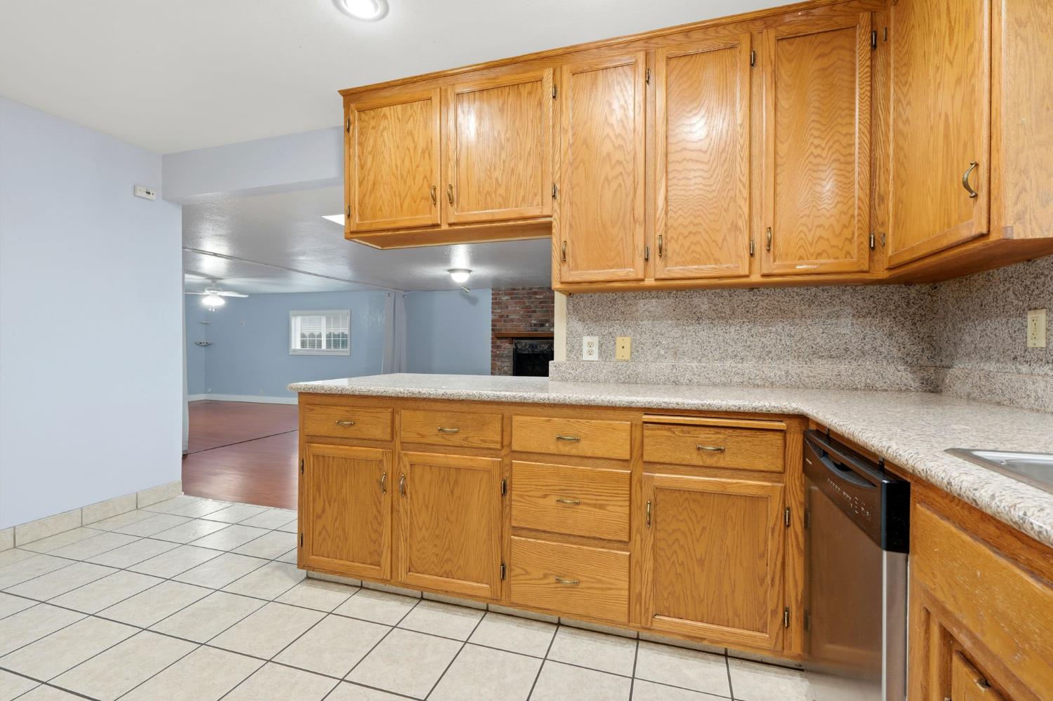 2826 E Hampton Way, Fresno, CA 93726